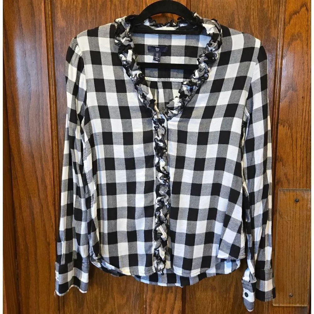 Gap Black and White Checkered Button Up Ruffled Shirt V Neck SMALL